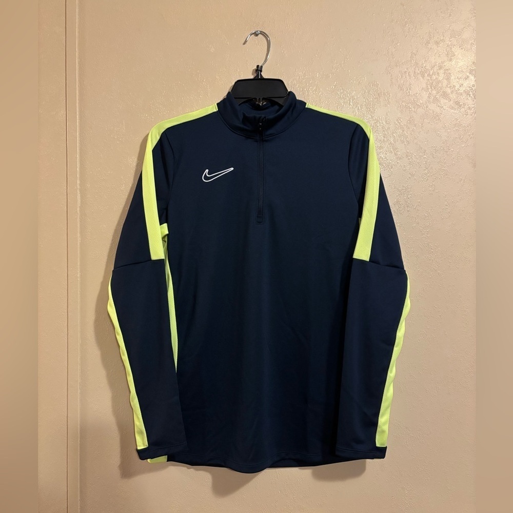 NWT Nike women’s Dri-Fit Academy 23 Drill Top sz S